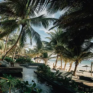 https://nomade-tulum.quintano-roohotels.com